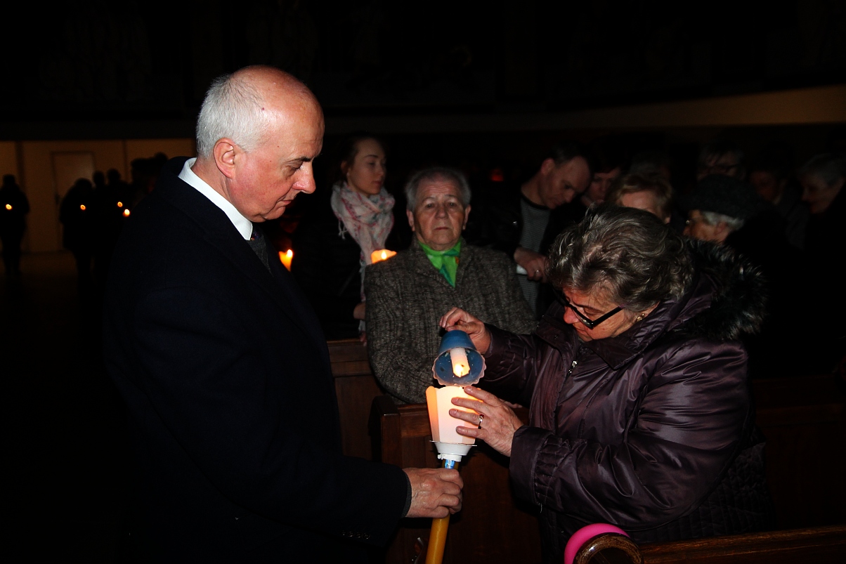 Liturgia Wigilii Paschalnej  z procesją rezurekcyjną