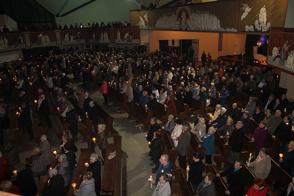 Liturgia Wigilii Paschalnej  z procesją rezurekcyjną