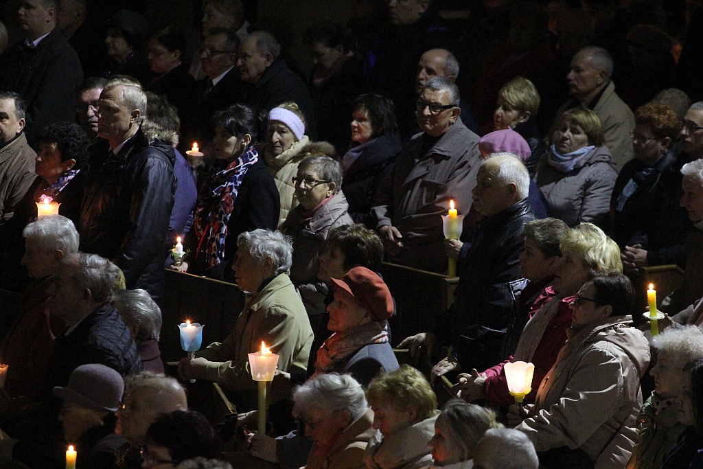 Liturgia Wigilii Paschalnej  z procesją rezurekcyjną