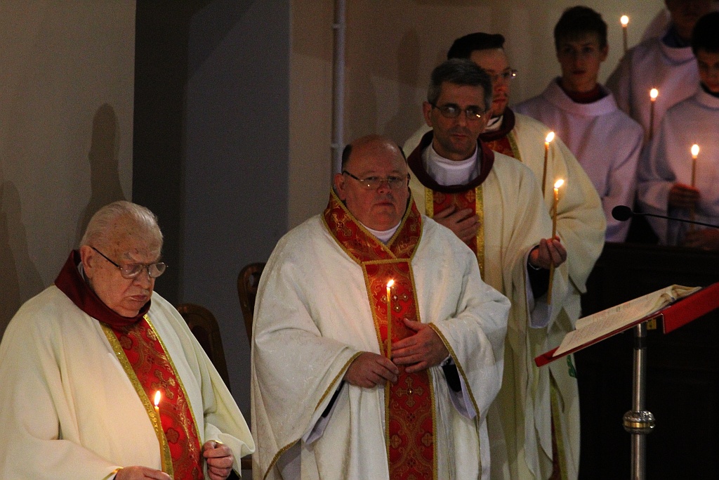 Liturgia Wigilii Paschalnej  z procesją rezurekcyjną