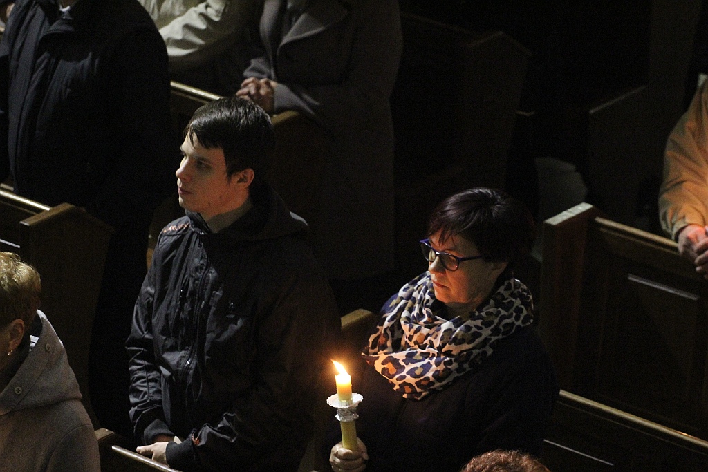 Liturgia Wigilii Paschalnej  z procesją rezurekcyjną