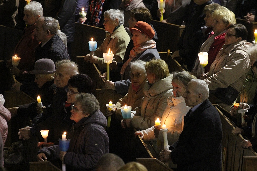 Liturgia Wigilii Paschalnej  z procesją rezurekcyjną