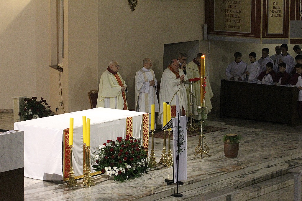 Liturgia Wigilii Paschalnej  z procesją rezurekcyjną