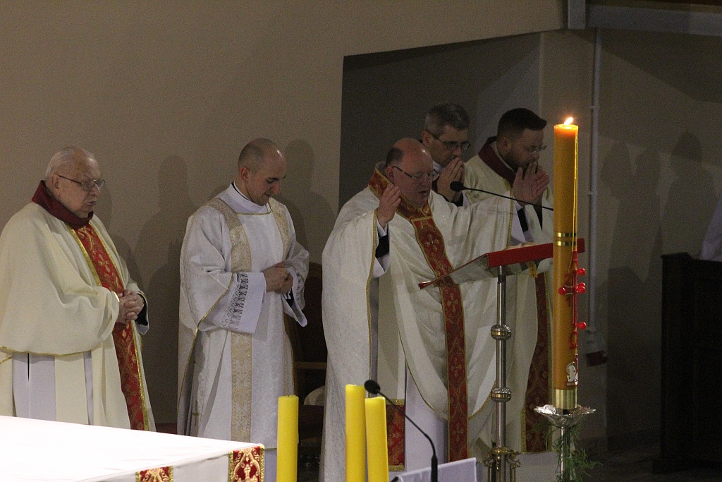 Liturgia Wigilii Paschalnej  z procesją rezurekcyjną