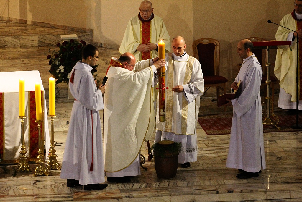 Liturgia Wigilii Paschalnej  z procesją rezurekcyjną