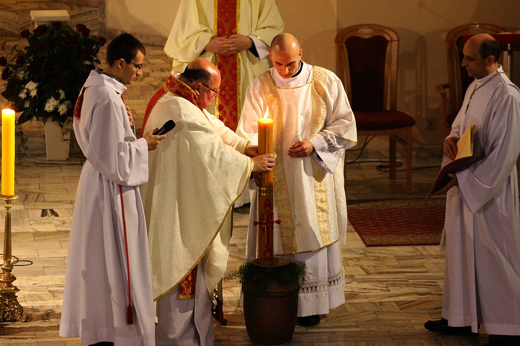 Liturgia Wigilii Paschalnej  z procesją rezurekcyjną