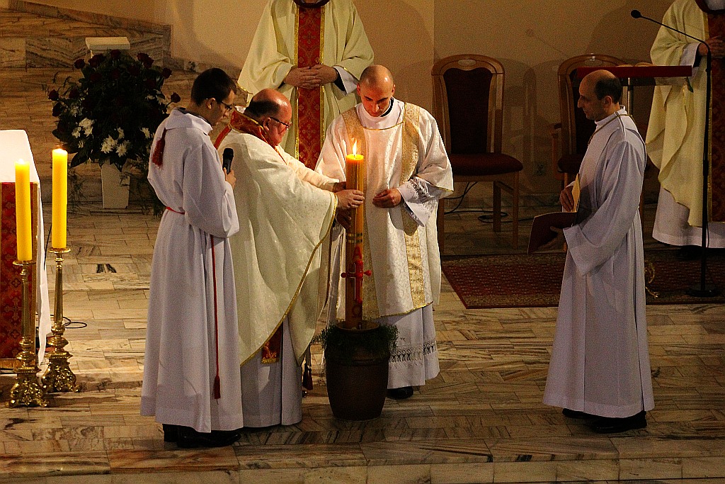 Liturgia Wigilii Paschalnej  z procesją rezurekcyjną