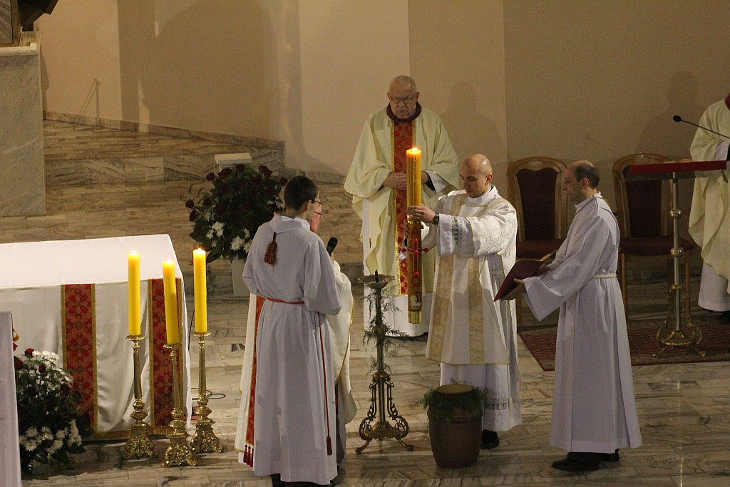 Liturgia Wigilii Paschalnej  z procesją rezurekcyjną