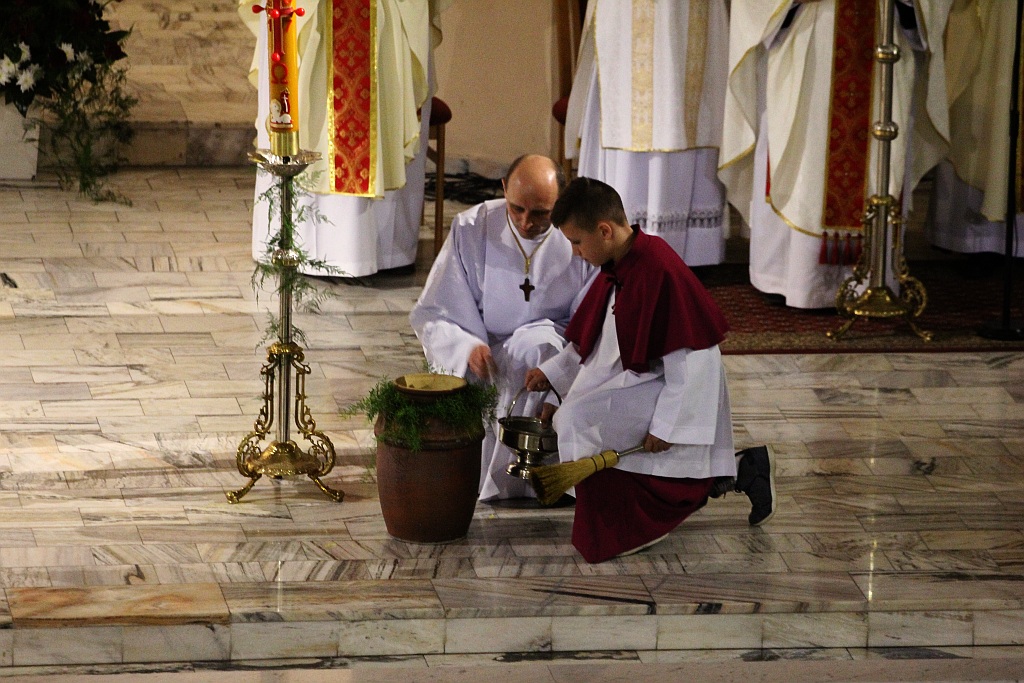 Liturgia Wigilii Paschalnej  z procesją rezurekcyjną