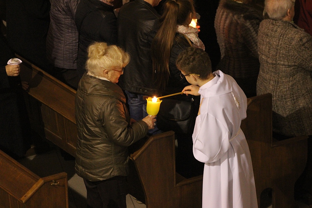 Liturgia Wigilii Paschalnej  z procesją rezurekcyjną
