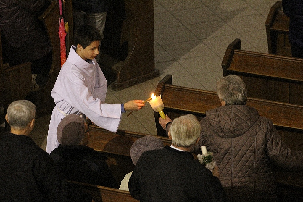 Liturgia Wigilii Paschalnej  z procesją rezurekcyjną