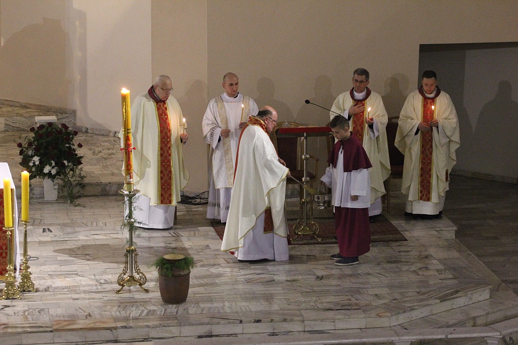 Liturgia Wigilii Paschalnej  z procesją rezurekcyjną