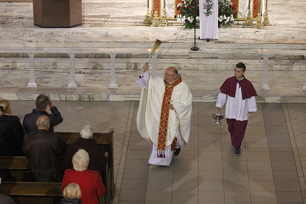 Liturgia Wigilii Paschalnej  z procesją rezurekcyjną