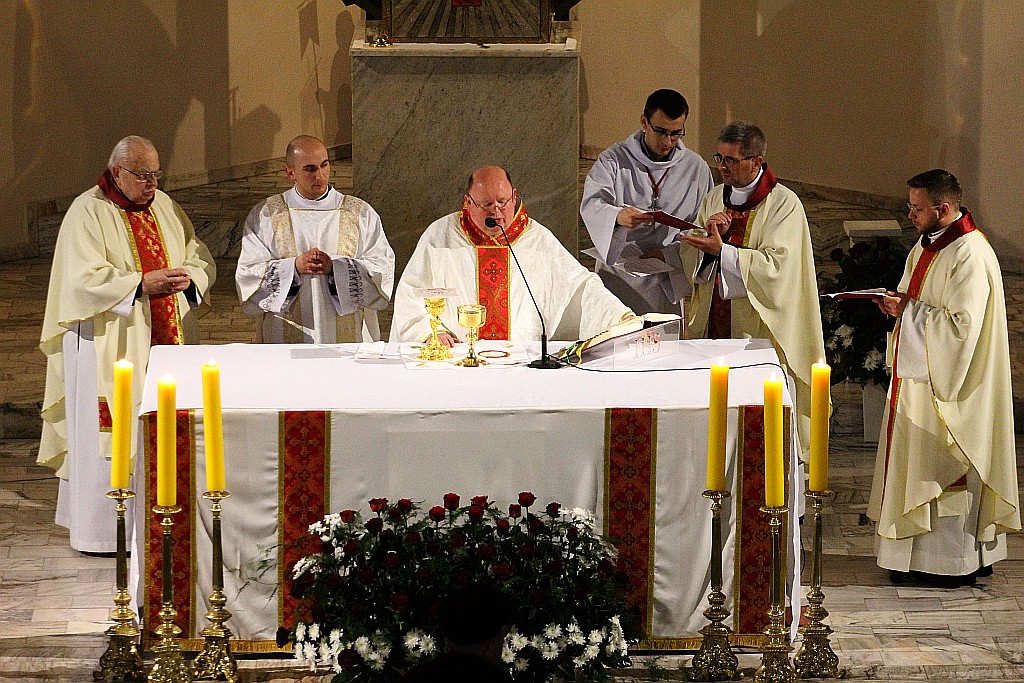 Liturgia Wigilii Paschalnej  z procesją rezurekcyjną
