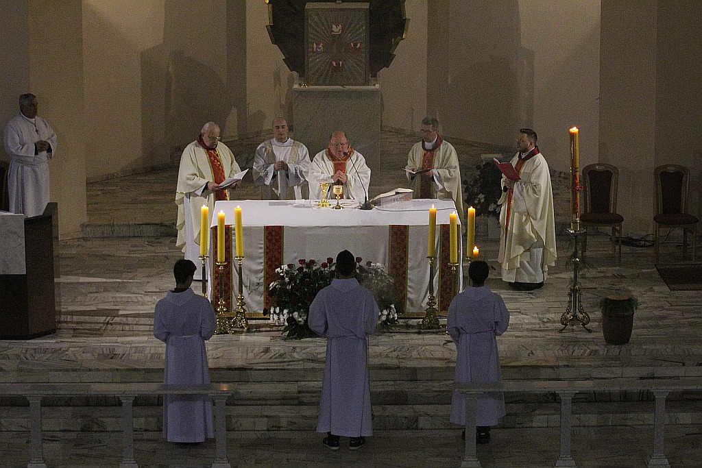 Liturgia Wigilii Paschalnej  z procesją rezurekcyjną