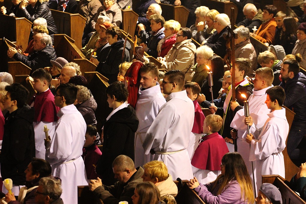 Liturgia Wigilii Paschalnej  z procesją rezurekcyjną