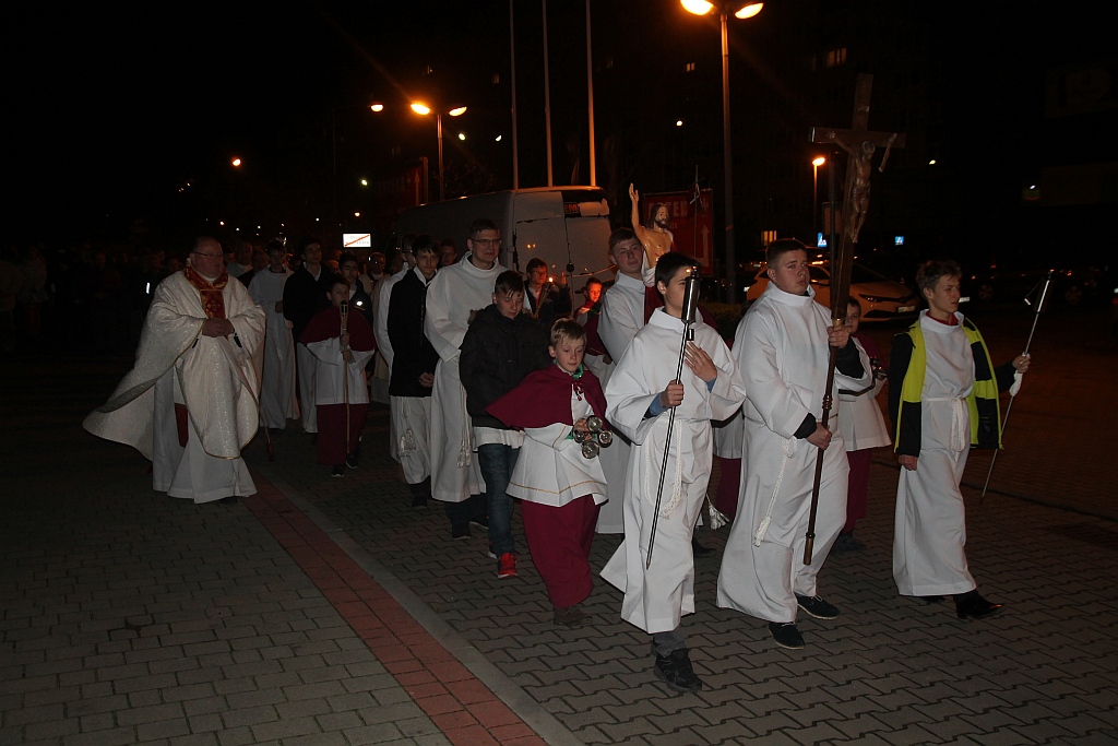 Liturgia Wigilii Paschalnej  z procesją rezurekcyjną
