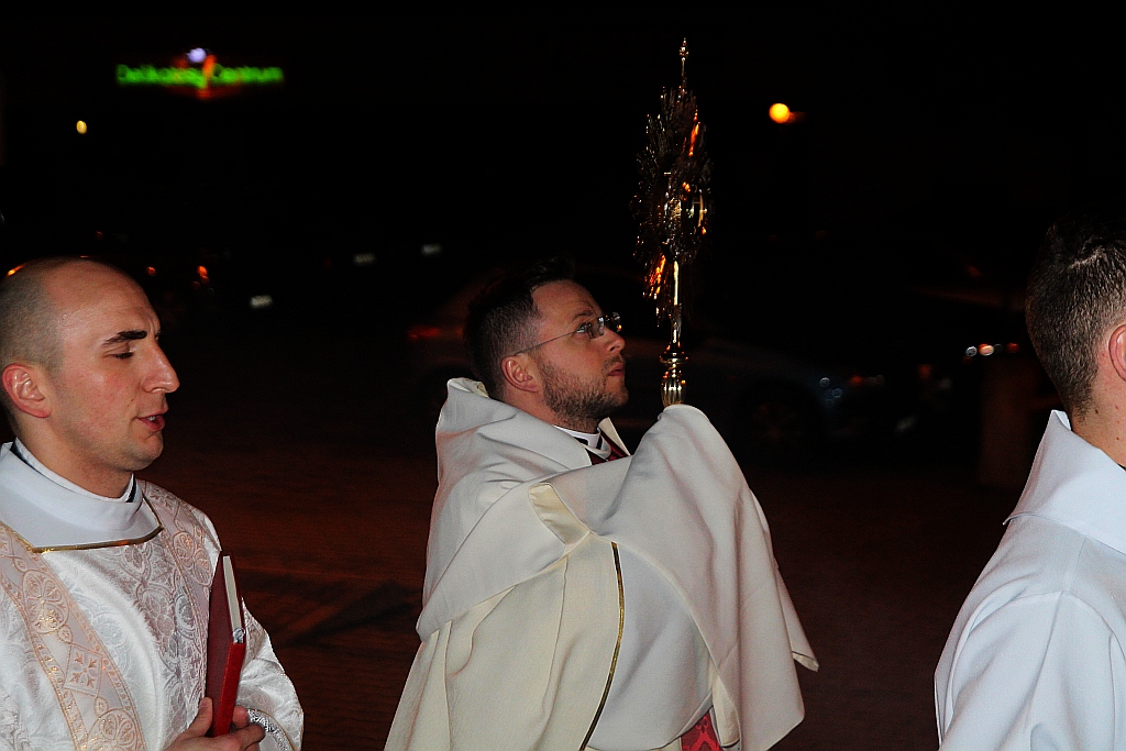 Liturgia Wigilii Paschalnej  z procesją rezurekcyjną