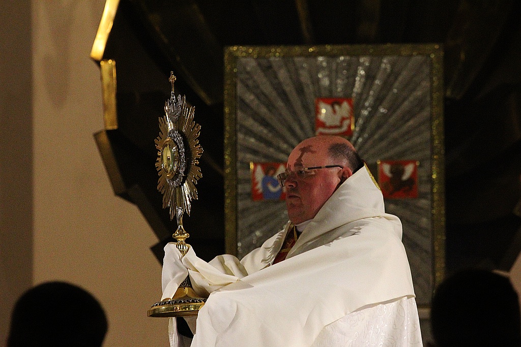 Liturgia Wigilii Paschalnej  z procesją rezurekcyjną