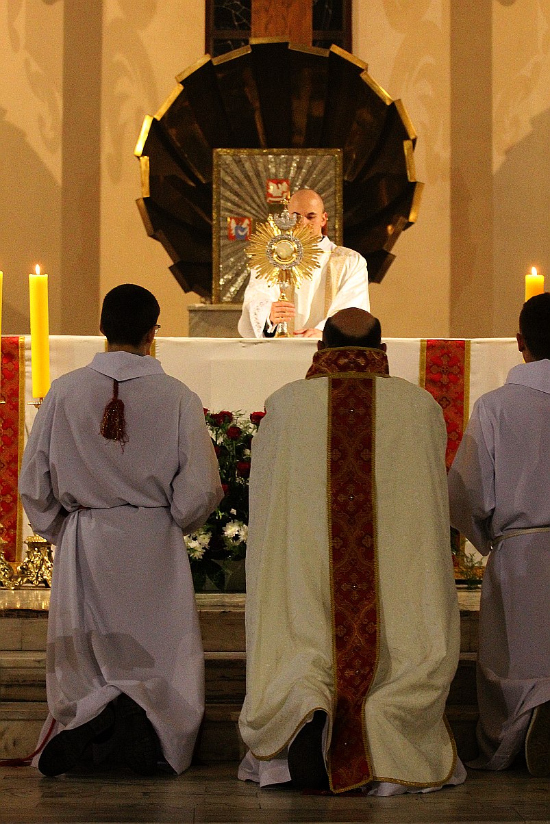 Liturgia Wigilii Paschalnej  z procesją rezurekcyjną