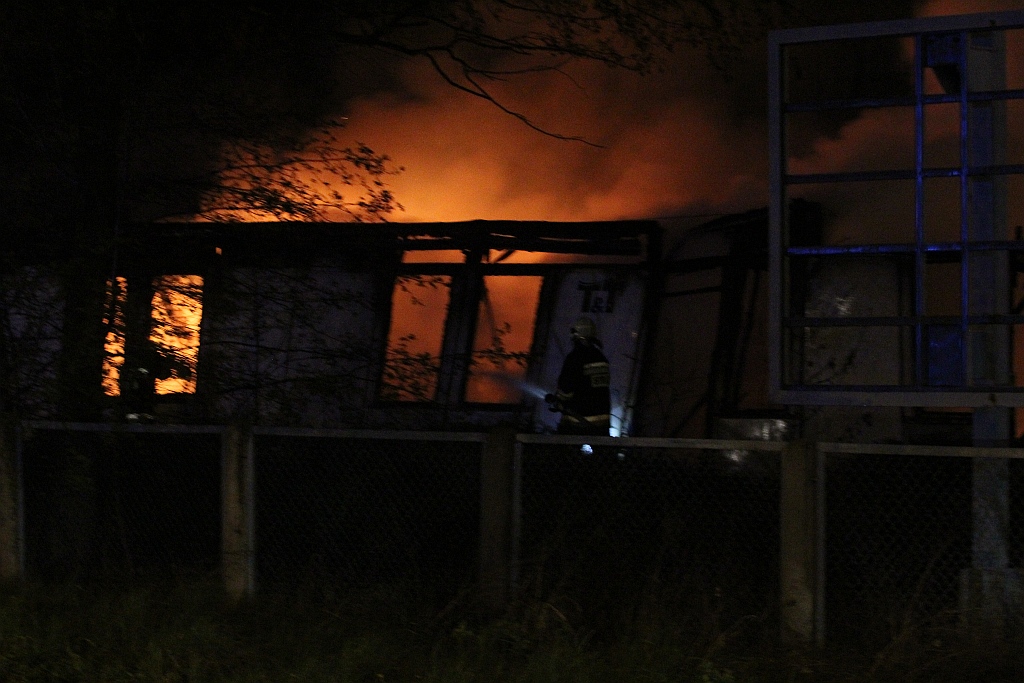 W budynku Centrostalu w Legnicy wybuchł groźny pożar