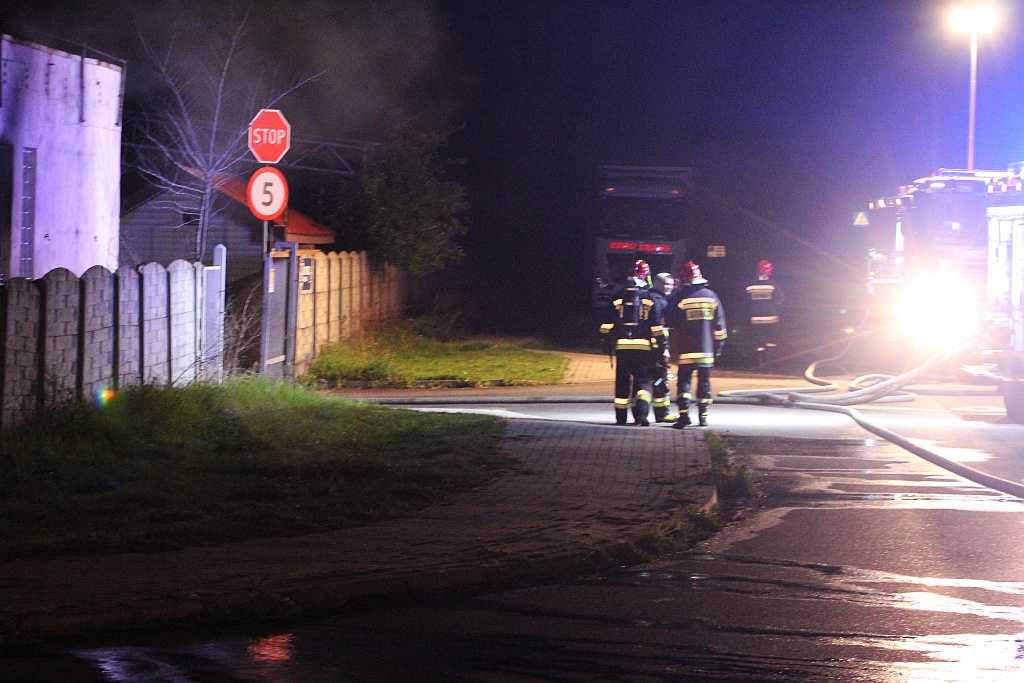 W budynku Centrostalu w Legnicy wybuchł groźny pożar