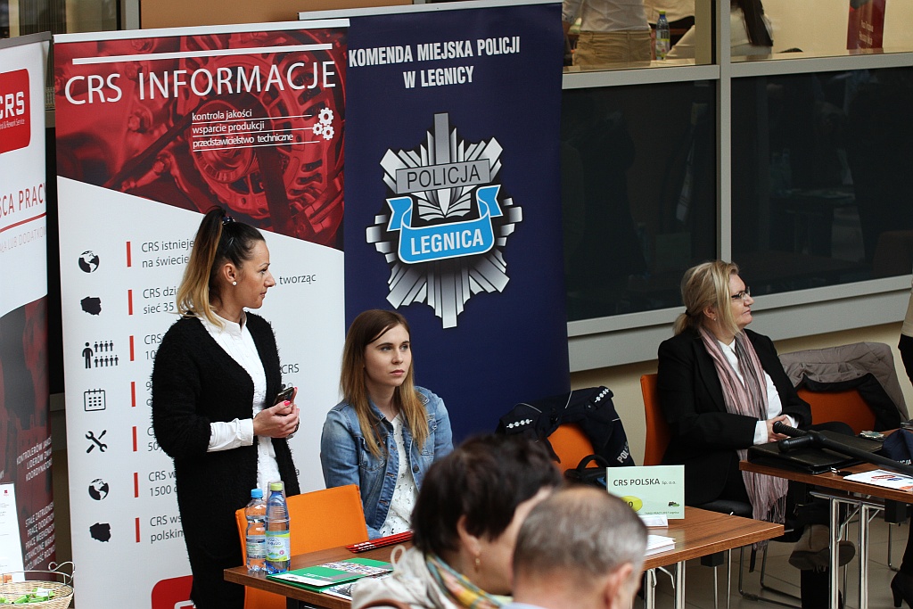 Kikudziesięcu wystawców prezentuje swoje oferty pracy