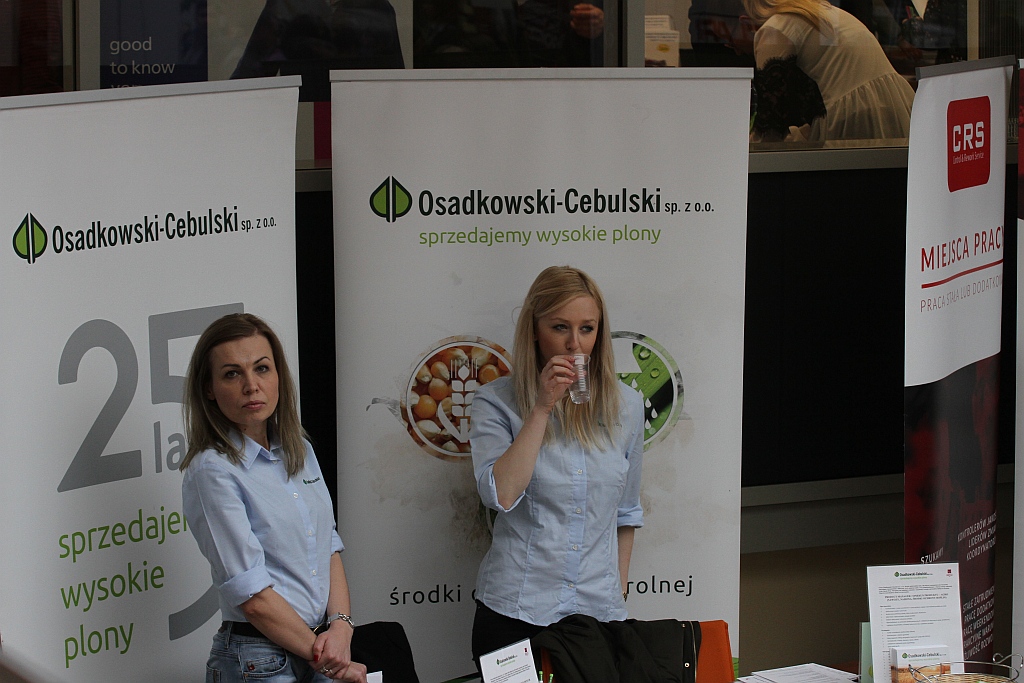 Kikudziesięcu wystawców prezentuje swoje oferty pracy