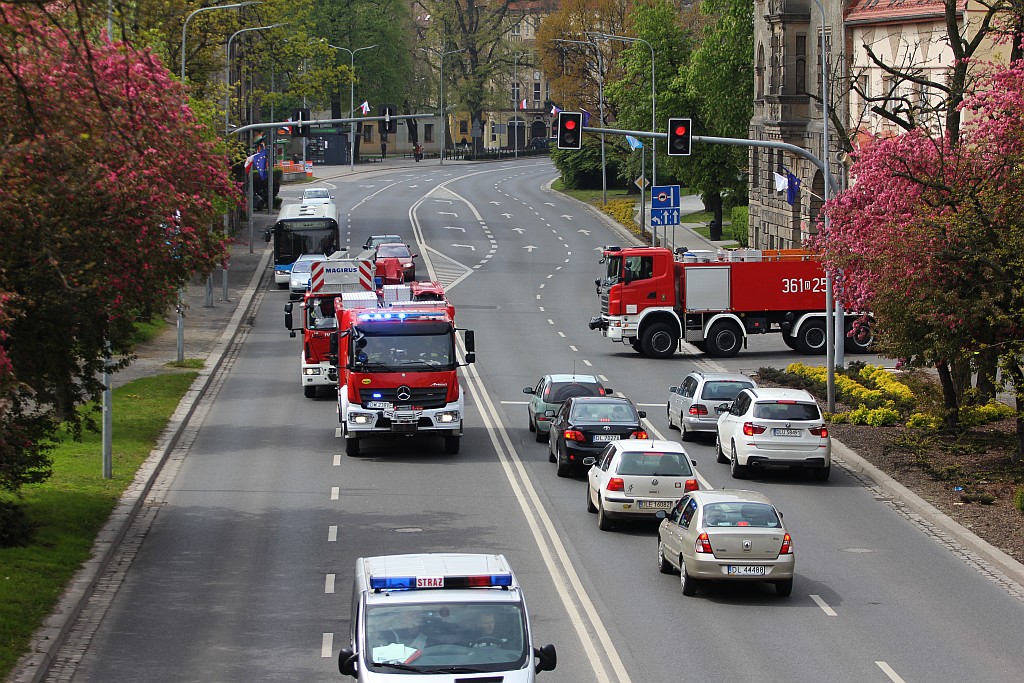 Ćwiczenia strażackie w centrum Legnicy 