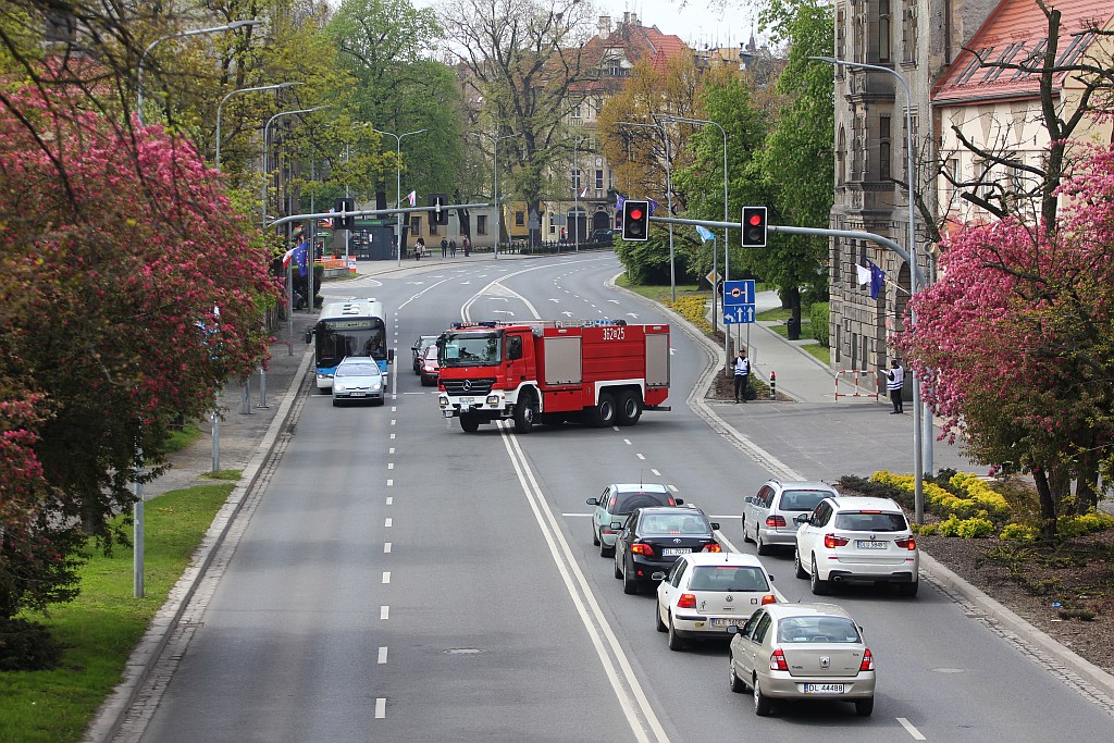 Ćwiczenia strażackie w centrum Legnicy 