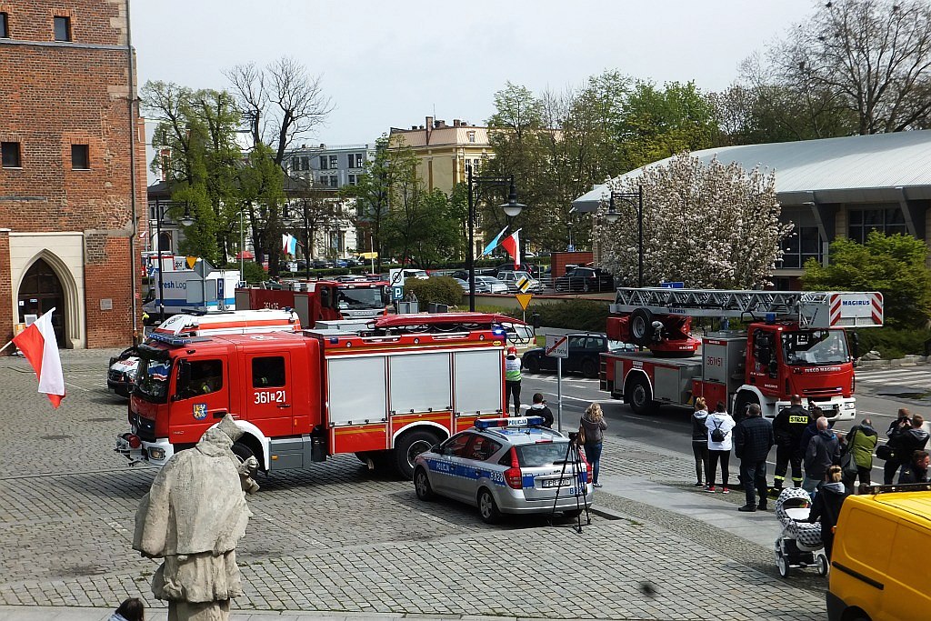 Ćwiczenia strażackie w centrum Legnicy 