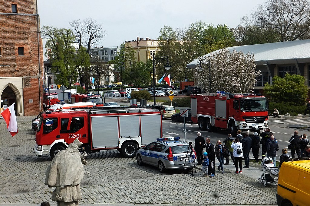 Ćwiczenia strażackie w centrum Legnicy 