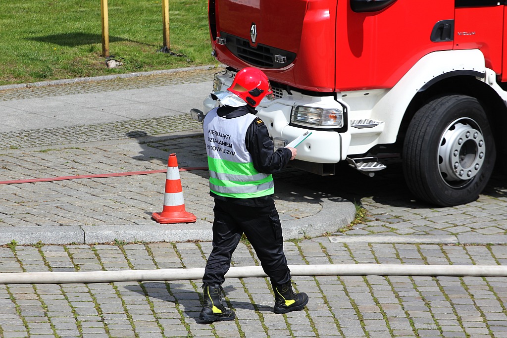 Ćwiczenia strażackie w centrum Legnicy 