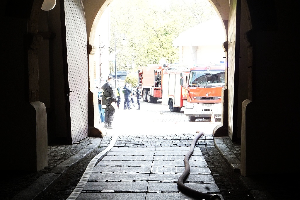 Ćwiczenia strażackie w centrum Legnicy 