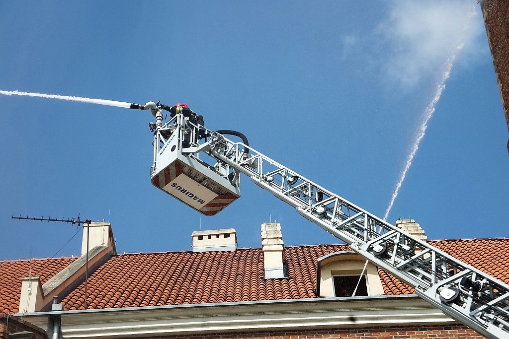 Ćwiczenia strażackie w centrum Legnicy 