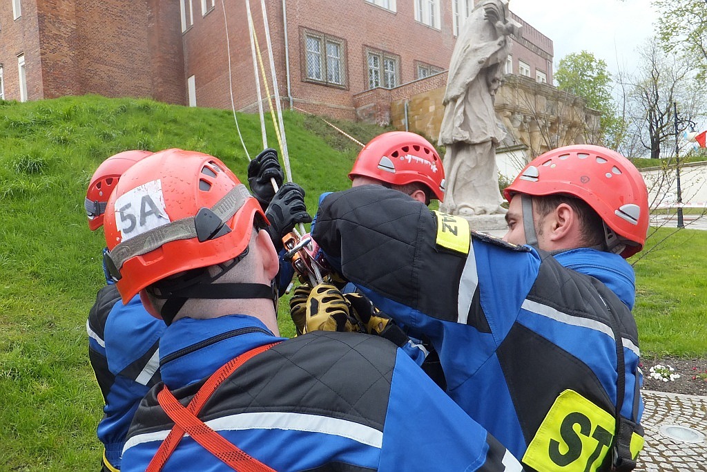 Ćwiczenia strażackie w centrum Legnicy 