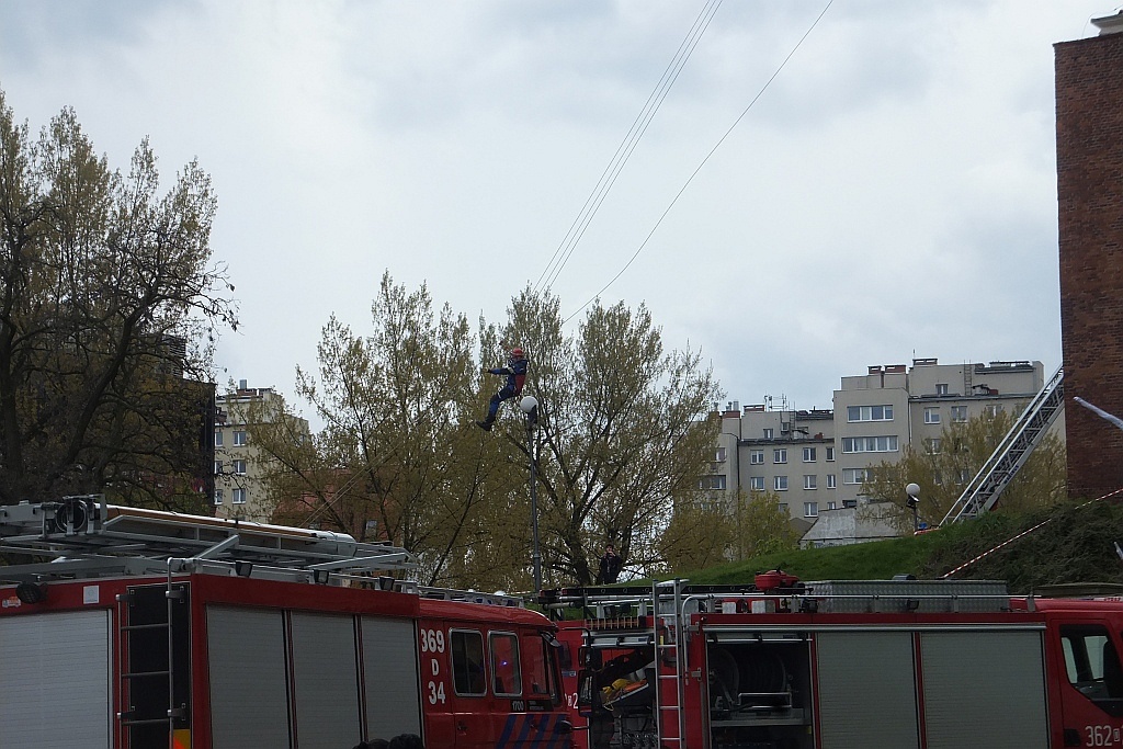 Ćwiczenia strażackie w centrum Legnicy 