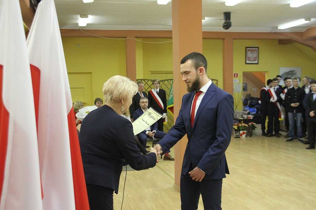 W Zespole Szkół Samochodowych pożegnano absolwentów