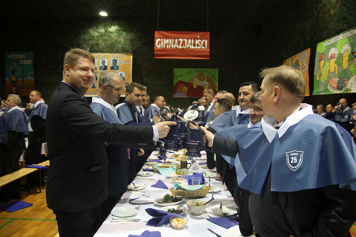 Hutnicy bawili się na centralnej hutniczej karczmie piwnej