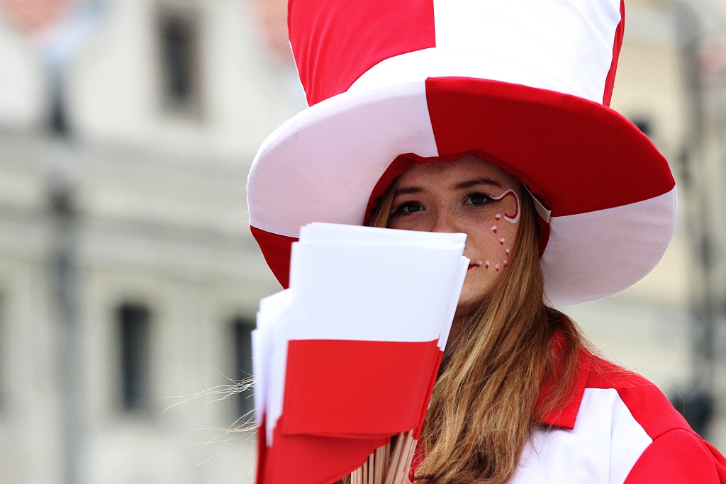 Legniczanie po raz trzeci rozwinęli biało - czerwoną flagę