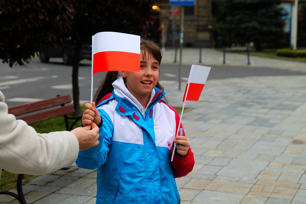 Parlamentarzystki z Prawa i Sprawiedliwości rozdawały flagi