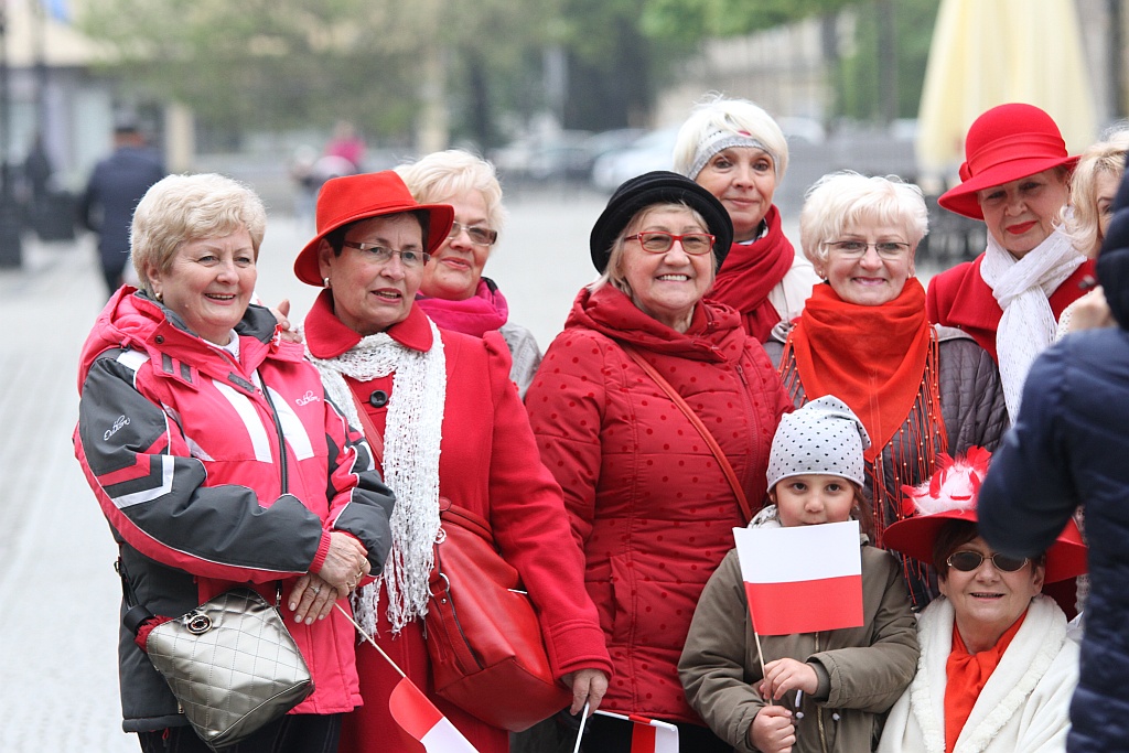 Legniczanie po raz trzeci rozwinęli biało - czerwoną flagę