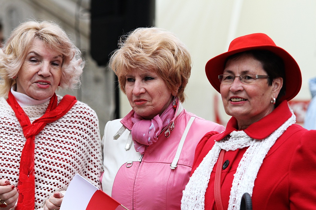 Legniczanie po raz trzeci rozwinęli biało - czerwoną flagę