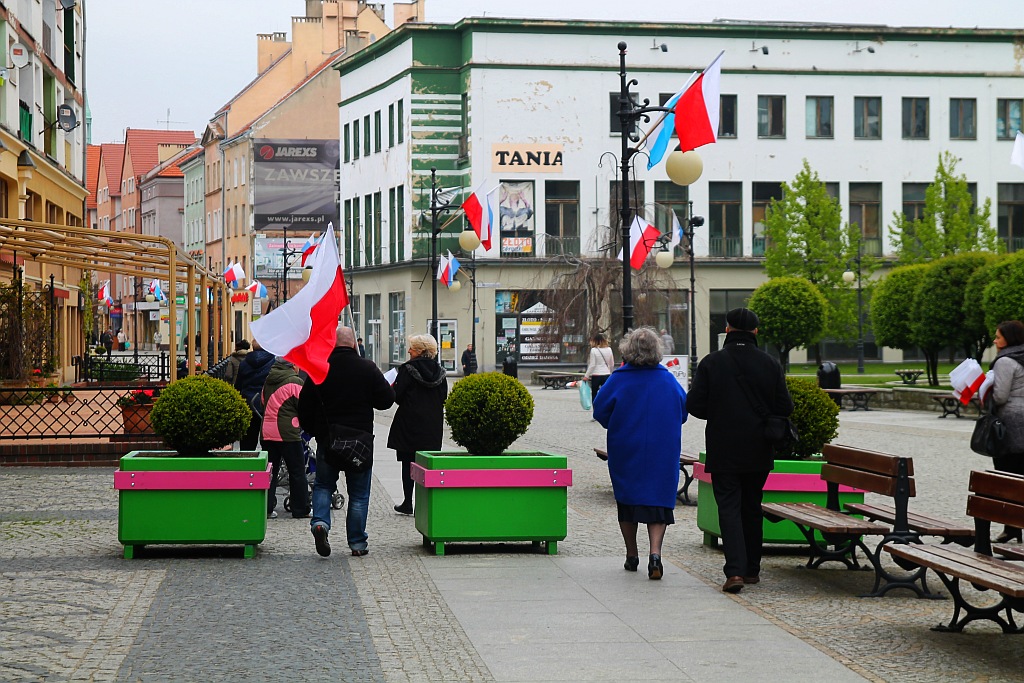 Parlamentarzystki z Prawa i Sprawiedliwości rozdawały flagi