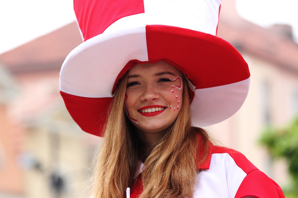Legniczanie po raz trzeci rozwinęli biało - czerwoną flagę
