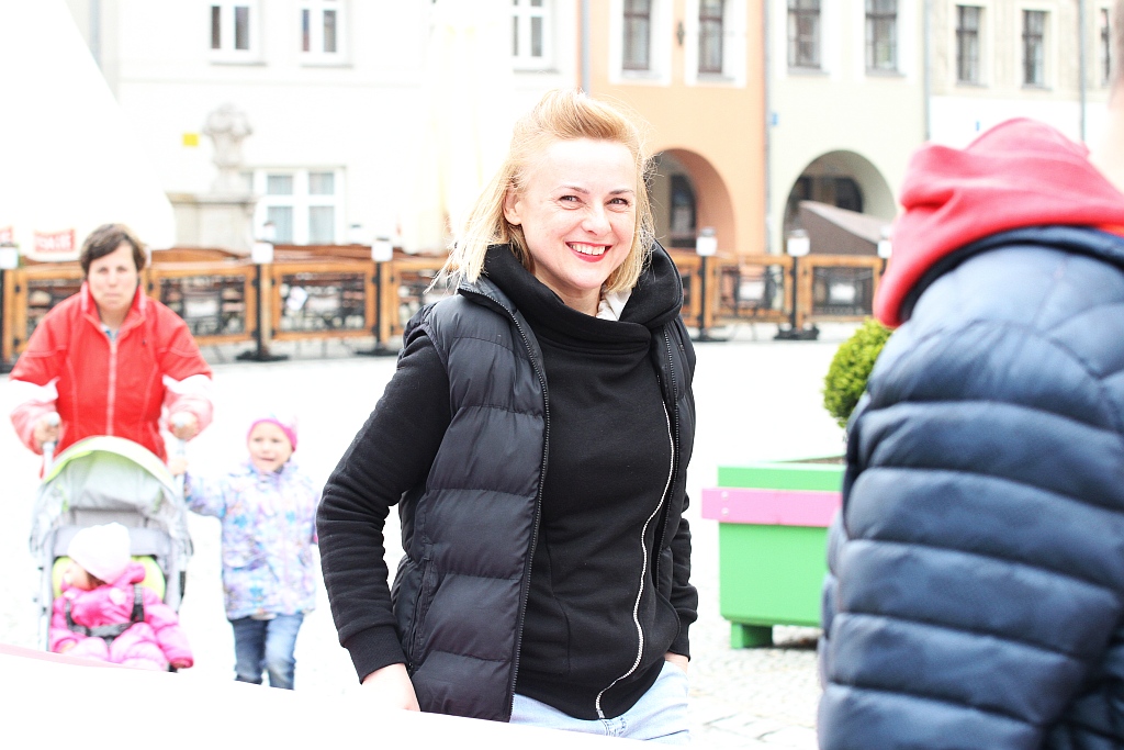 Legniczanie po raz trzeci rozwinęli biało - czerwoną flagę