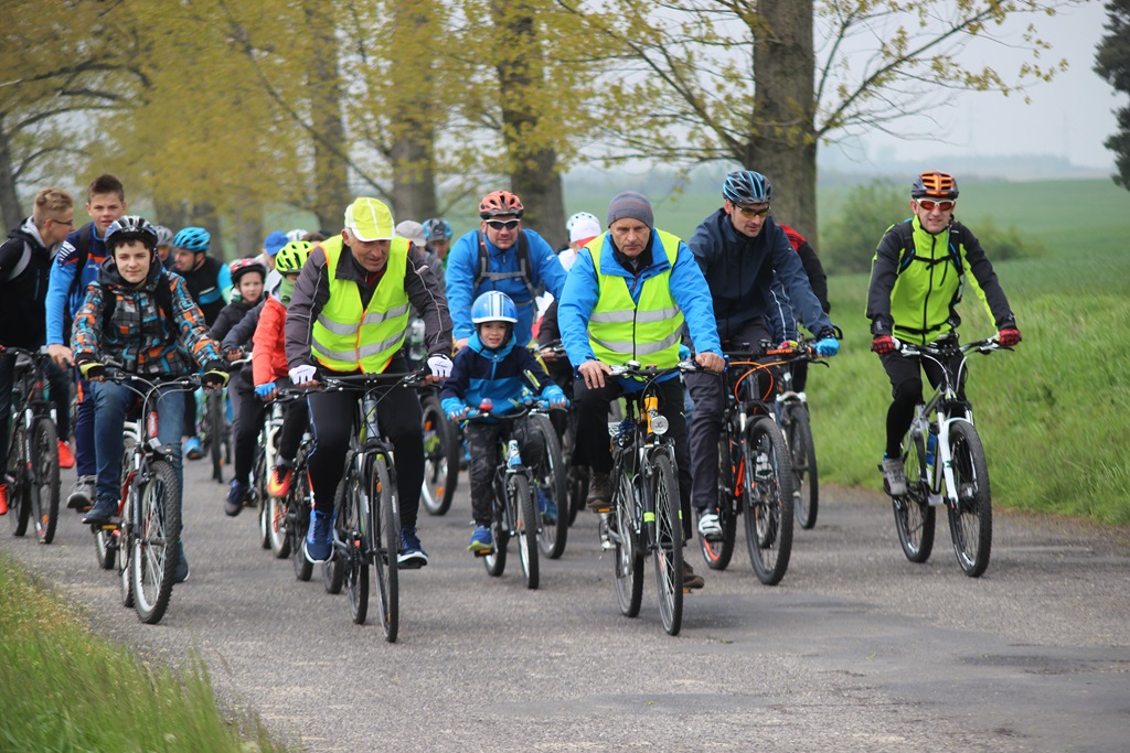Ponad dwustu rowerzystów uczestniczy w majówce rowerowej cz2