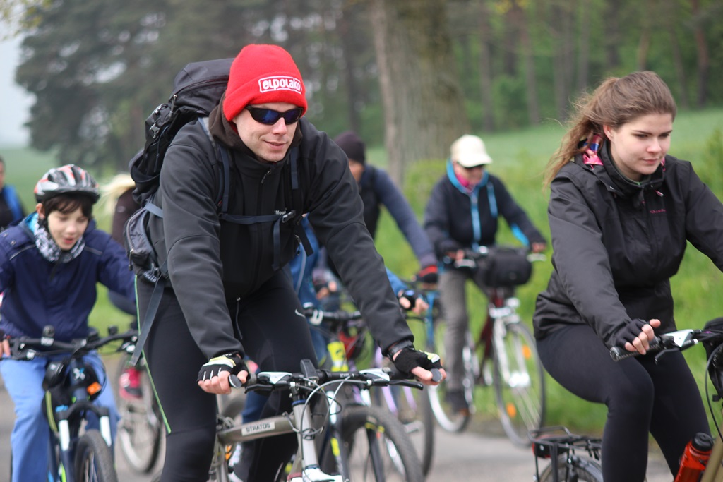 Ponad dwustu rowerzystów uczestniczy w majówce rowerowej cz2