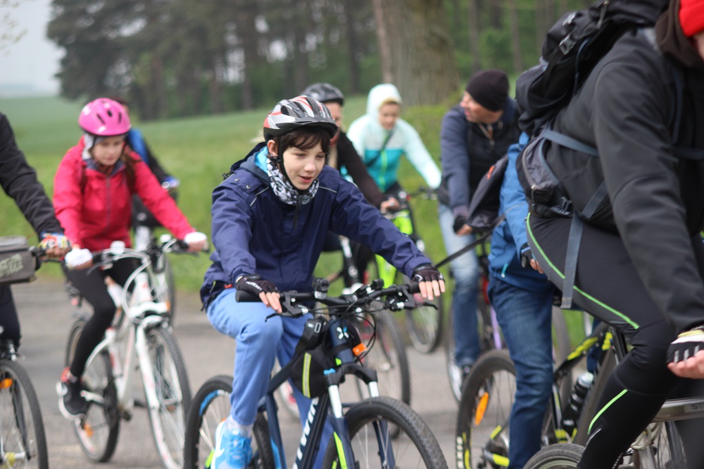 Ponad dwustu rowerzystów uczestniczy w majówce rowerowej cz2