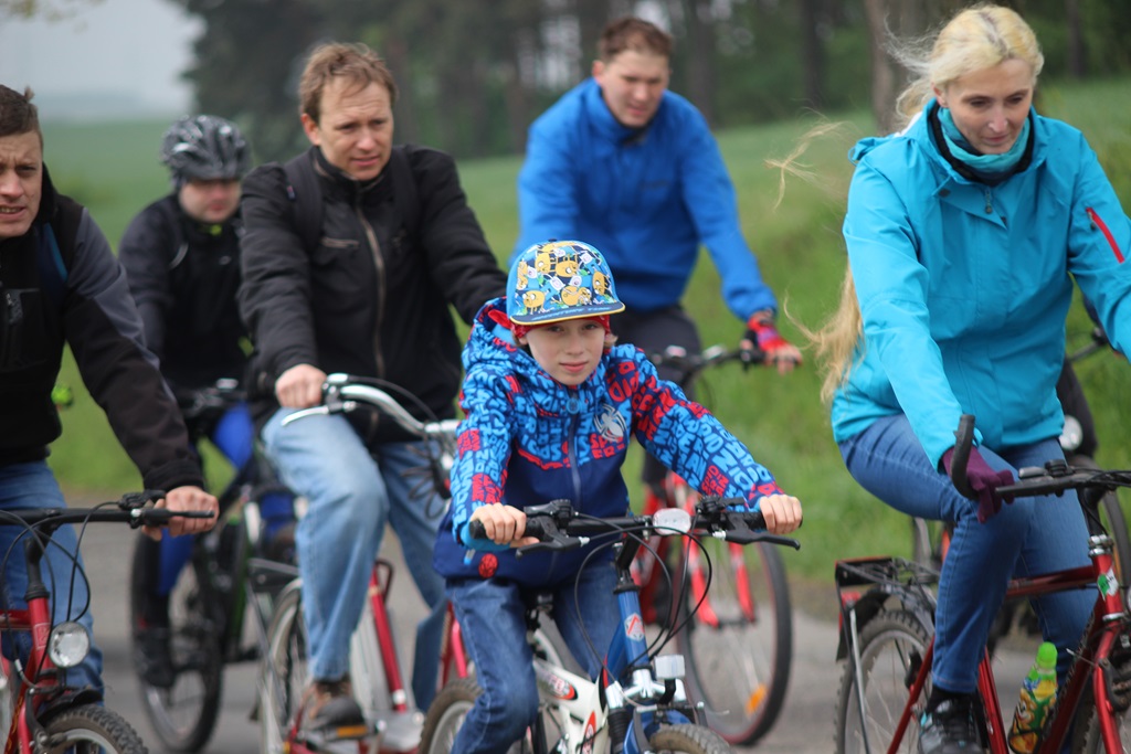 Ponad dwustu rowerzystów uczestniczy w majówce rowerowej cz2